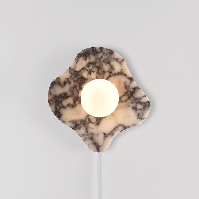 Applique Karise con marmo Bulgari e sfera in vetro