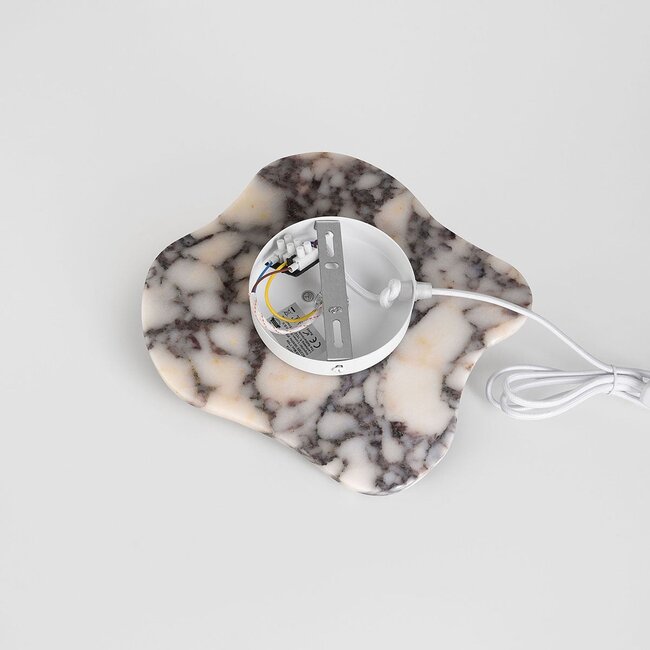 Applique Karise con marmo Bulgari e sfera in vetro