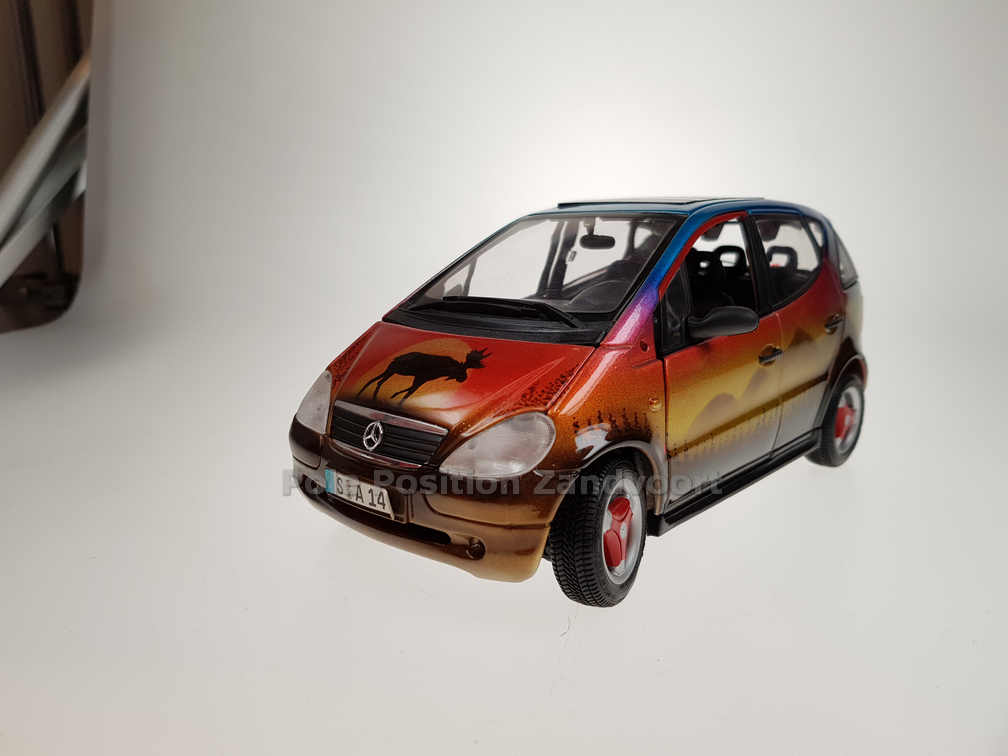 Schaalmodel 1:18 Mercedes-Benz A-Class Airbrushed Maisto