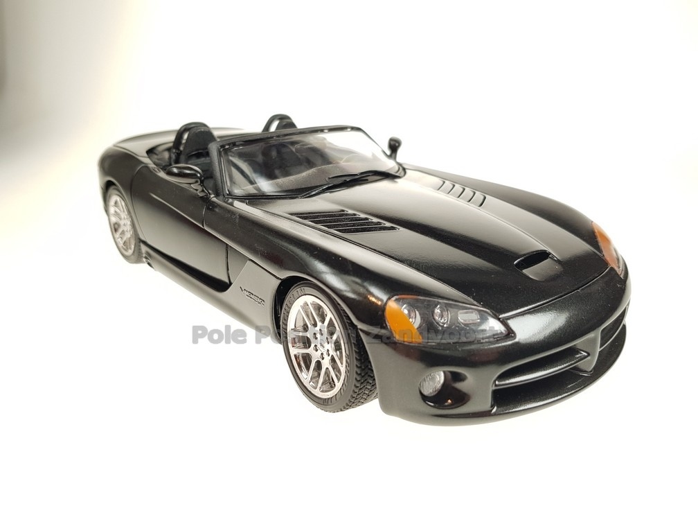 Schaalmodel 1:18 Dodge Viper SRT/10 Cabriolet Zwart Bburago
