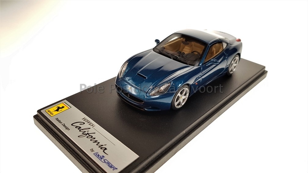 Schaalmodel 1:43 Ferrari California Closed Roof Blue Abu Dhabi Looksmart