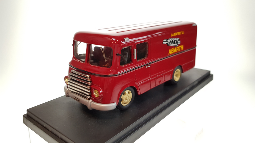 Schaalmodel 1:43 OM Furgone 1955 "La Marmitta Abarth" Tron Club