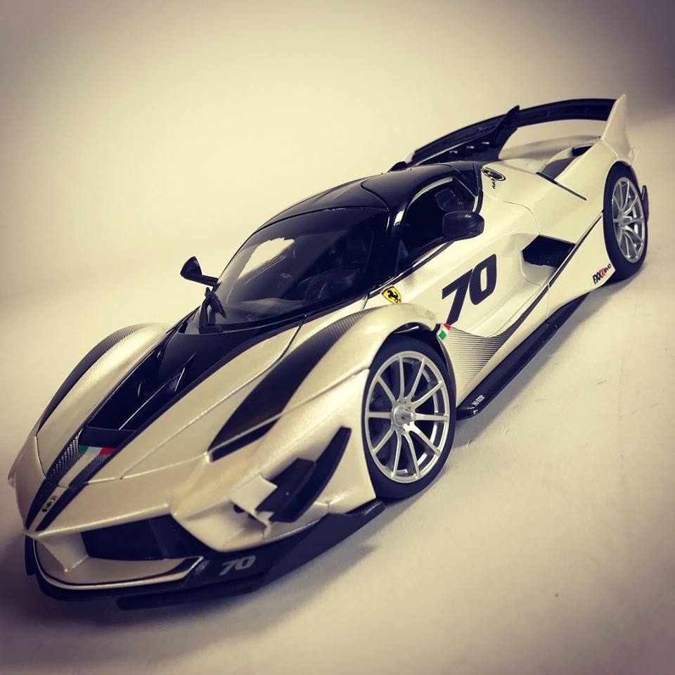 Schaalmodel 1:18 Ferrari FXX K Evoluzione #70 Bburago