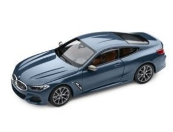 1:18 BMW M850i