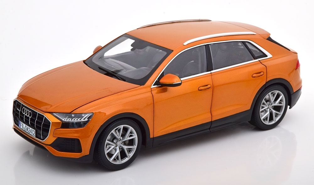 Schaalmodel 1:18 Audi Q8 2018 Orange Metallic Norev