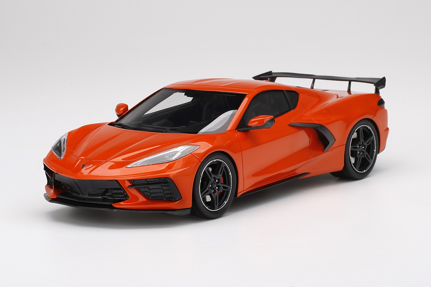 Schaalmodel 1:18 Chevrolet Corvette C8 2020 Orange High Wing TopSpeed Models
