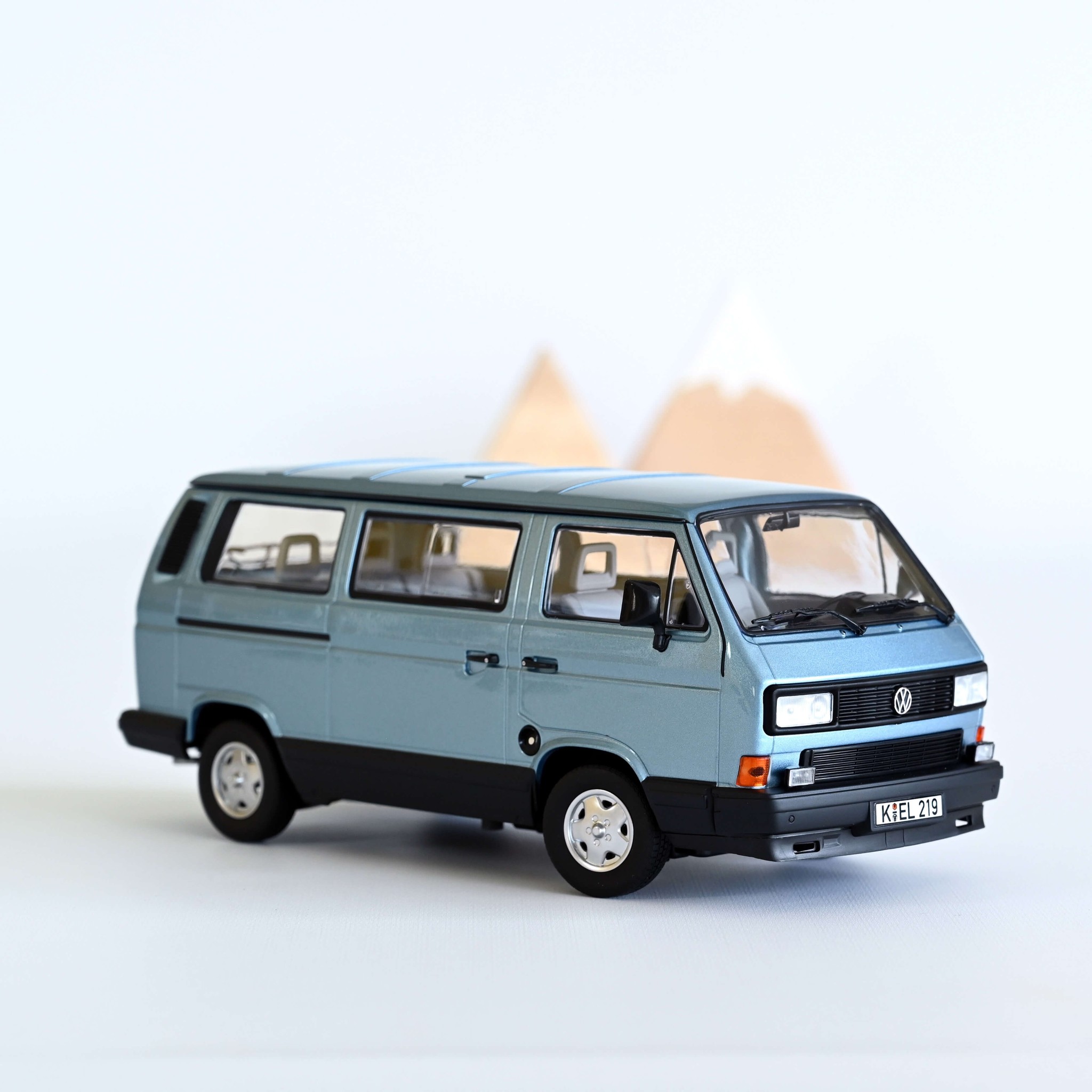 Modell Auto 1:18 Volkswagen Multivan 1990 - blau Norev