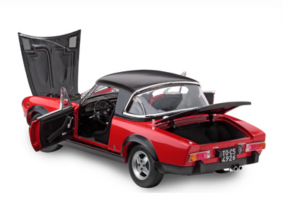 Schaalmodel 1:18 Fiat Spider CSA 1972 rood/zwart Sunstar