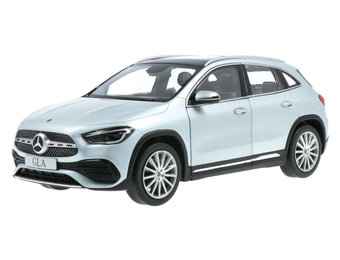 1:18 Mercedes GLA