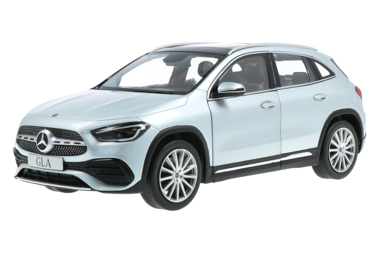 Scalemodel 1:18 Mercedes-Benz GLA (H247) Silver Z-Models