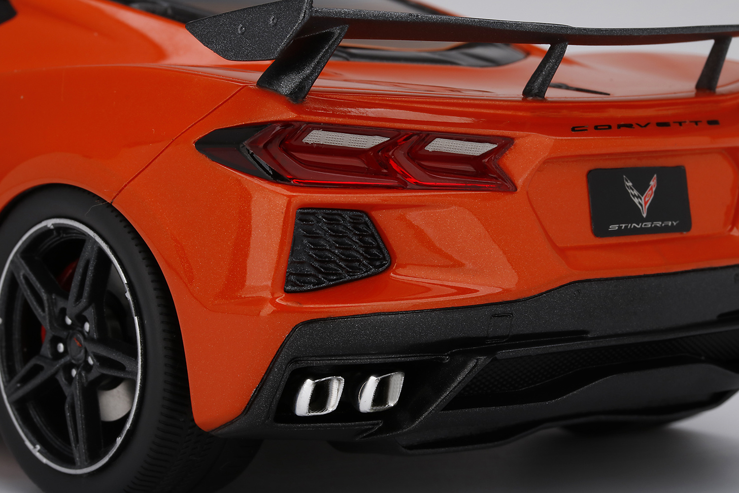Schaalmodel 1:18 Chevrolet Corvette C8 2020 Orange High Wing TopSpeed Models