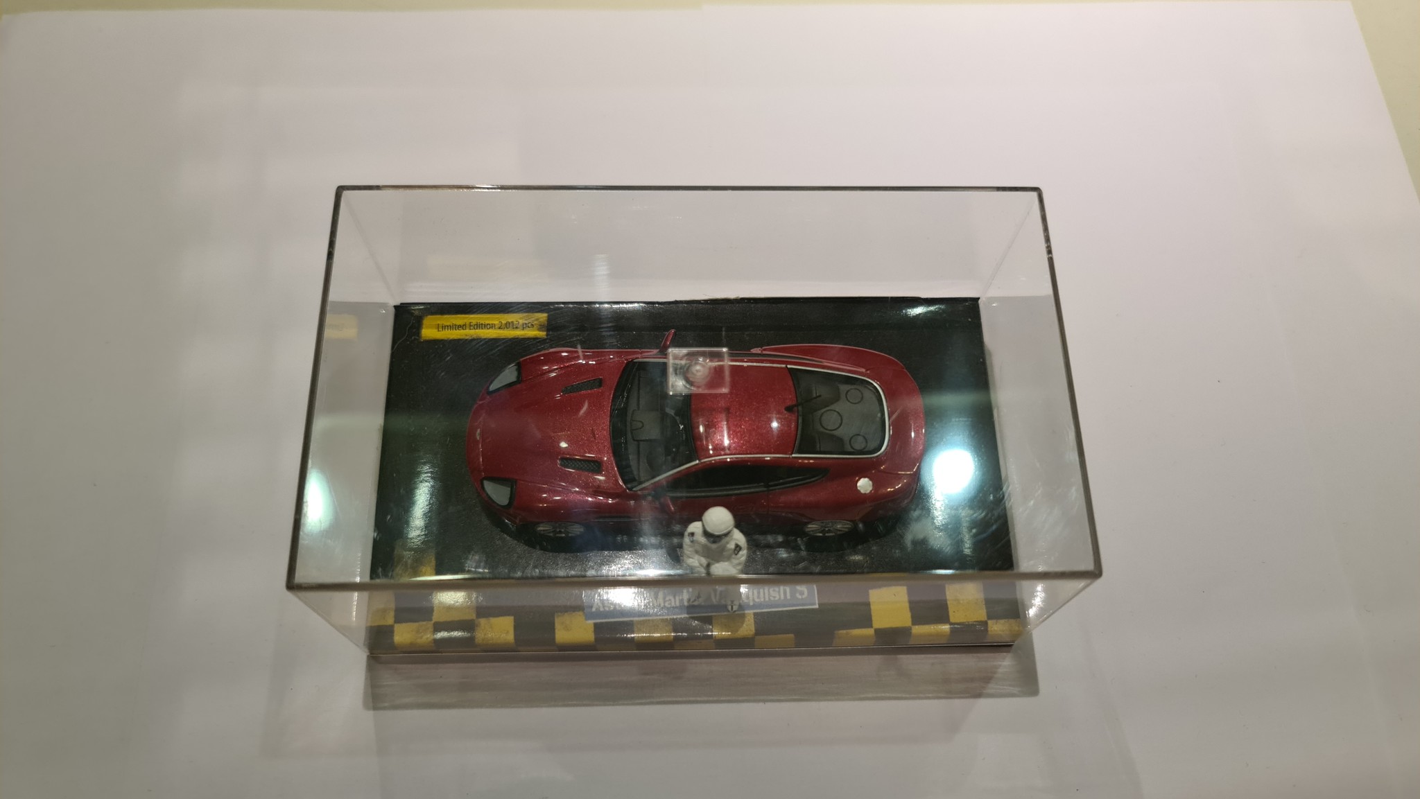 Scale Model 1:43 Aston Martin Vanquish S 'Top Gear met Stig figuur' Minichamps