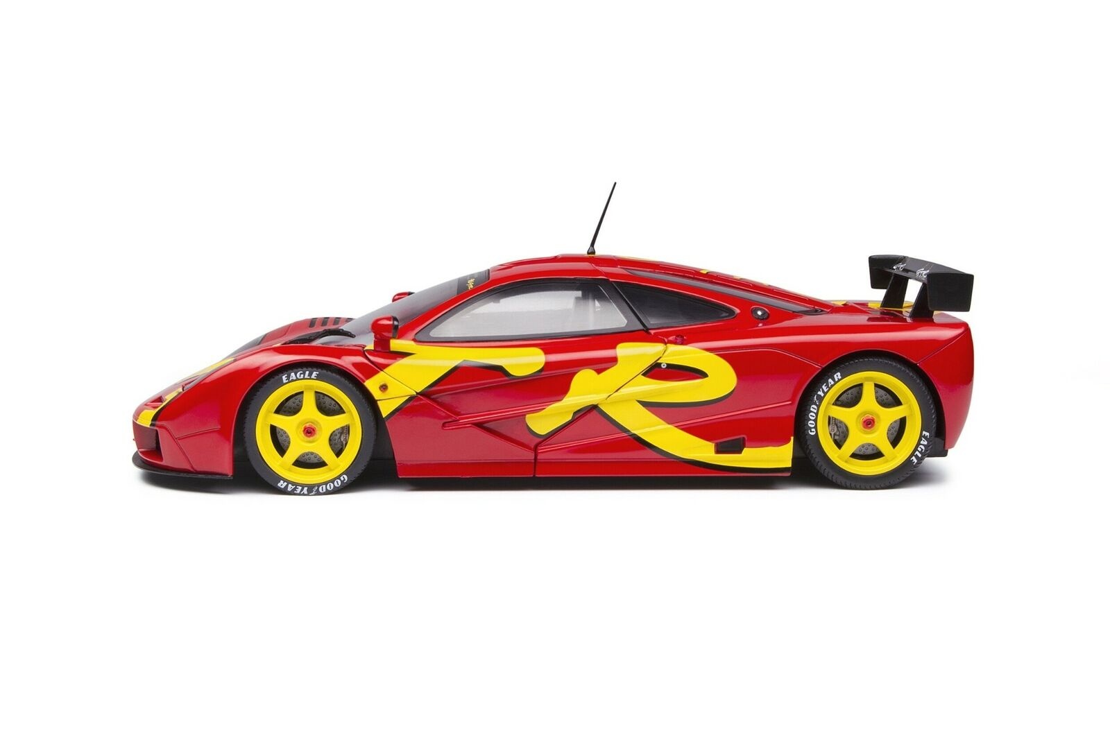 Schaalmodel 1:18 McLaren F1 GTR Red Solido