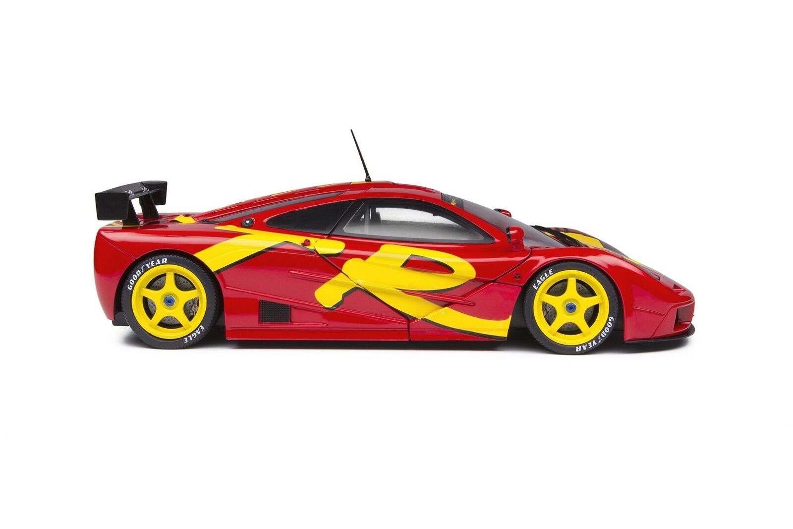 Schaalmodel 1:18 McLaren F1 GTR Red Solido