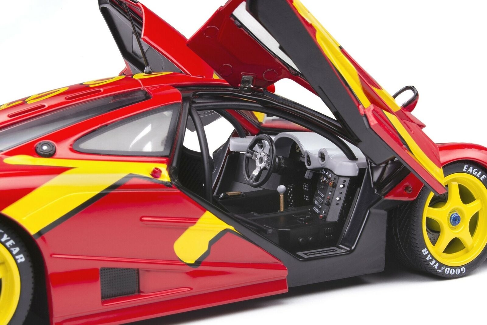 Schaalmodel 1:18 McLaren F1 GTR Red Solido
