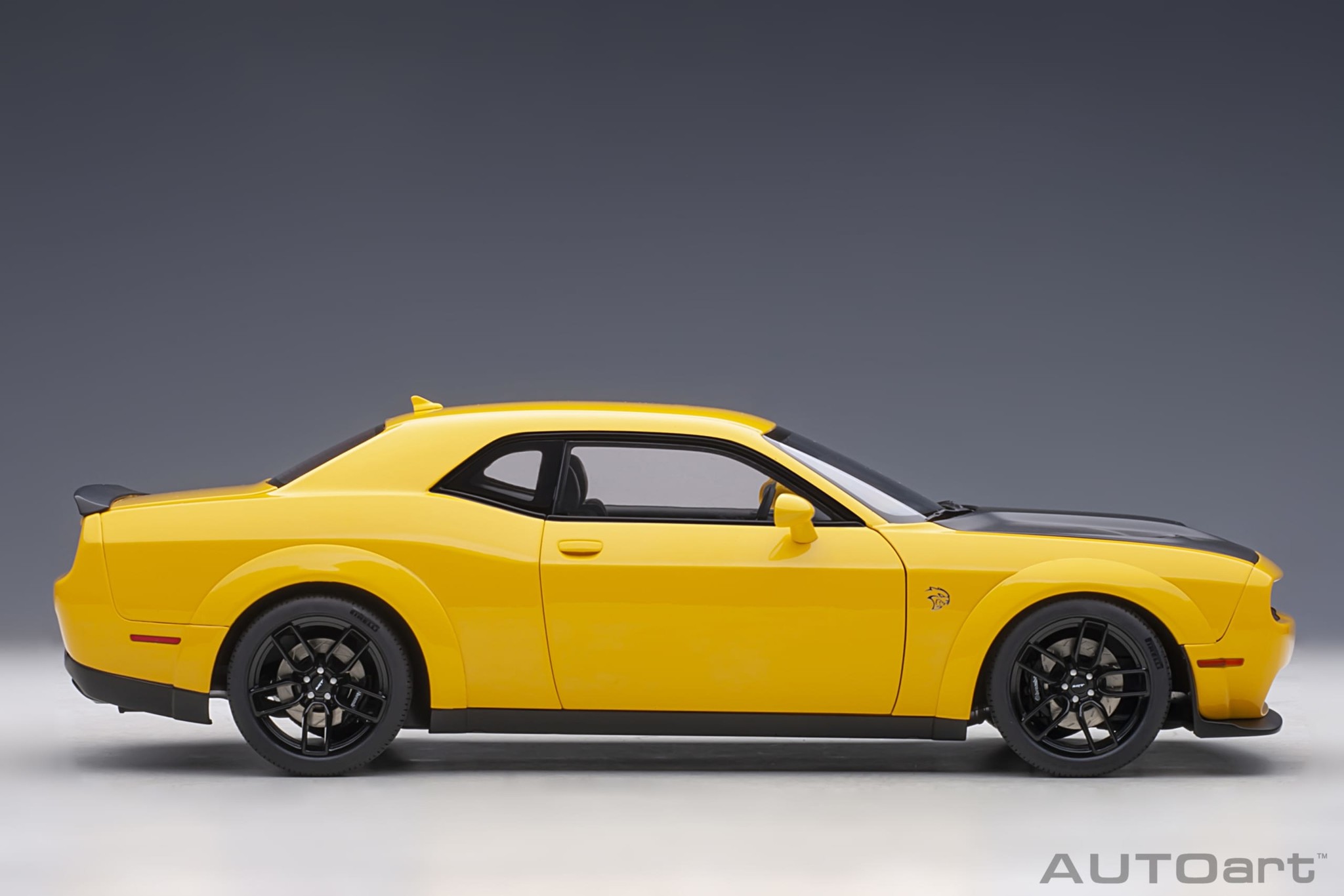 Schaalmodel 1:18 Dodge Challenger SRT Hellcat Widebody 'Yellow' Autoart