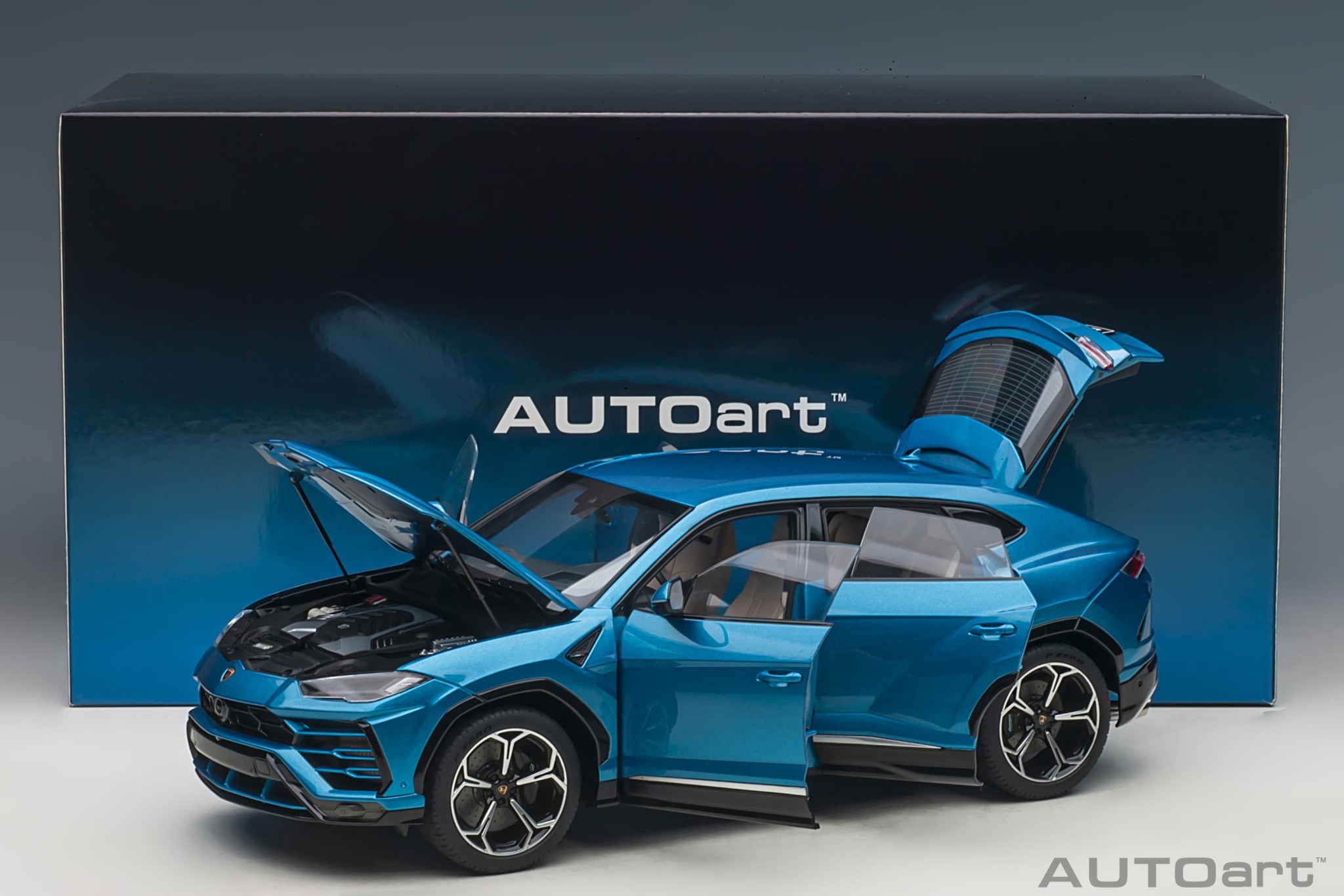 1:18 Lamborghini Urus 2018 Eleos Blue Autoart