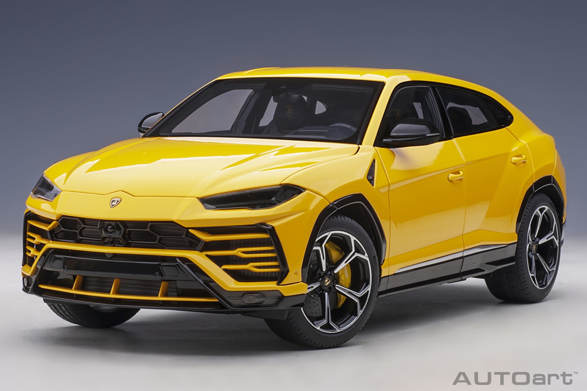 1:18 Lamborghini Urus 2018 Auge Yellow Autoart