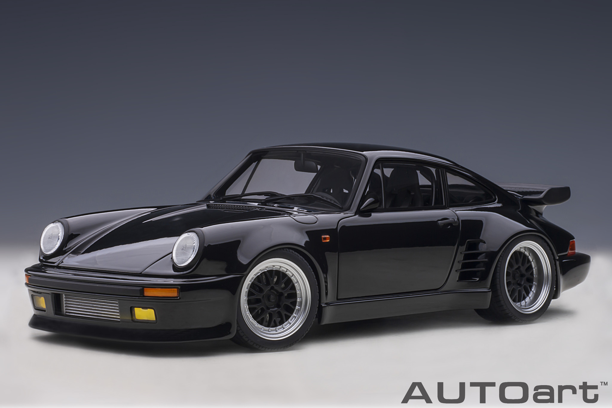 1:18 Porsche 911 (930) Turbo "Wangan Midnight"