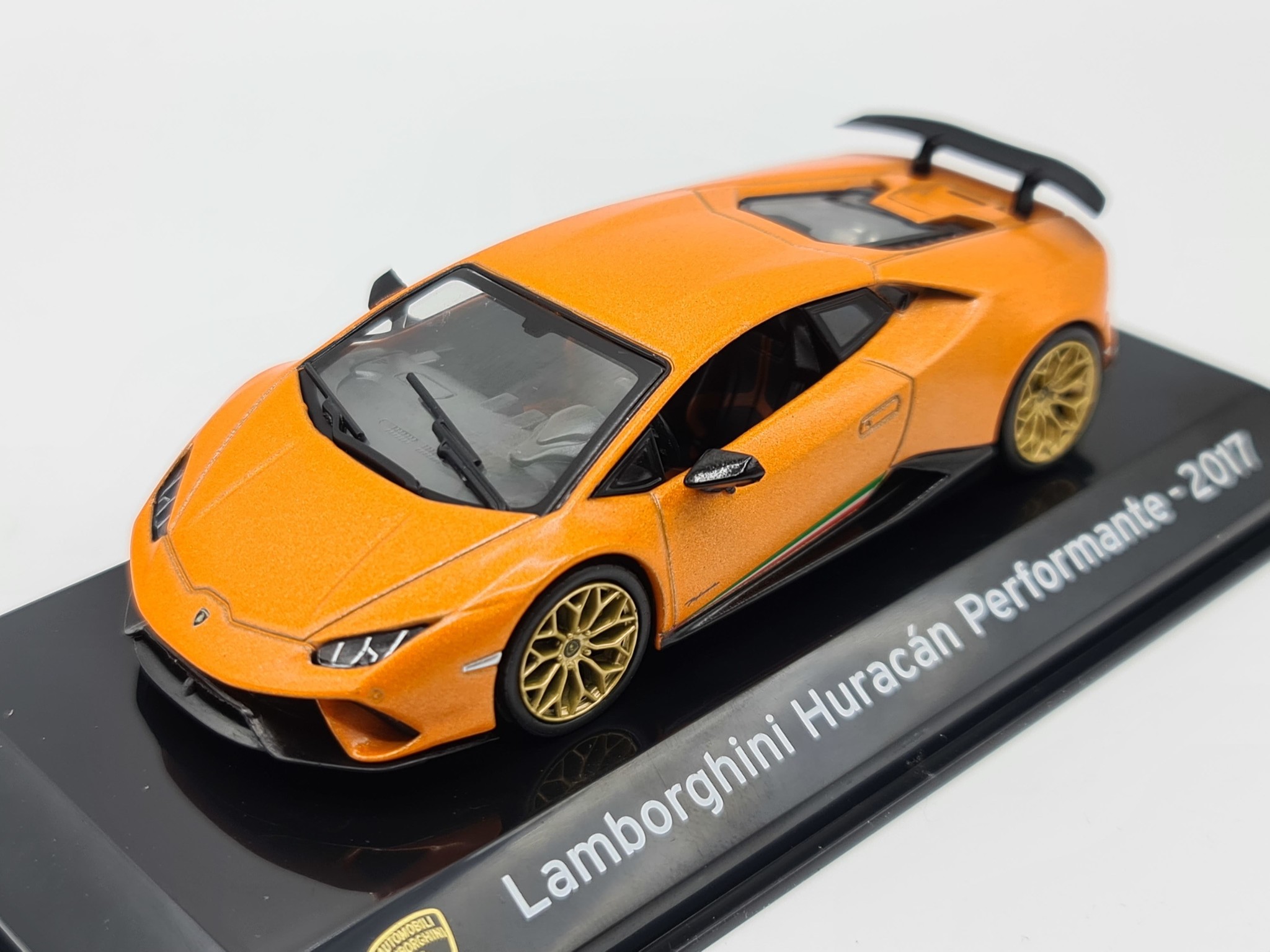 1:43 Lamborghini Huracan Performante 2017 Oranje