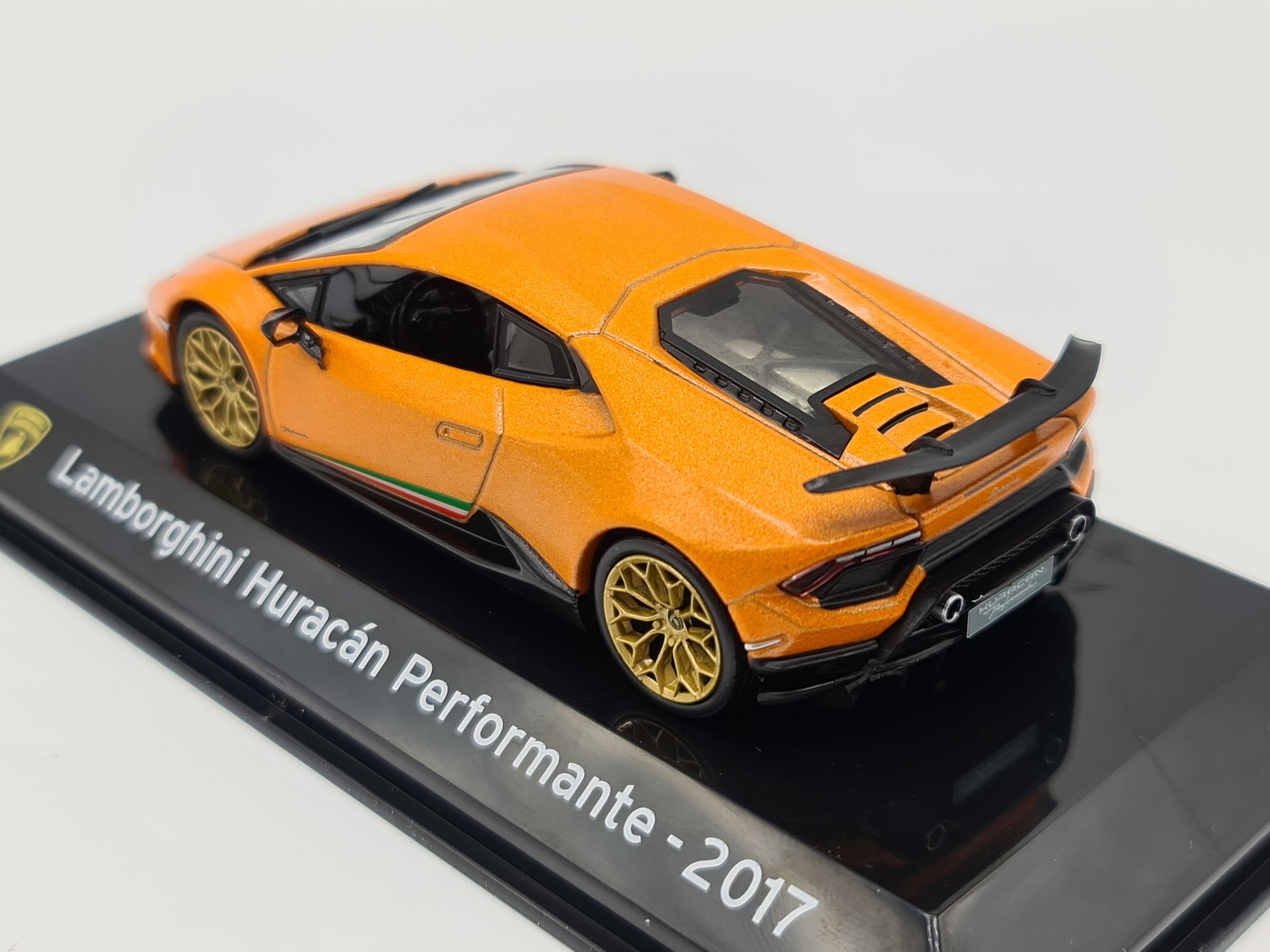 1:43 Lamborghini Huracan Performante 2017 Oranje