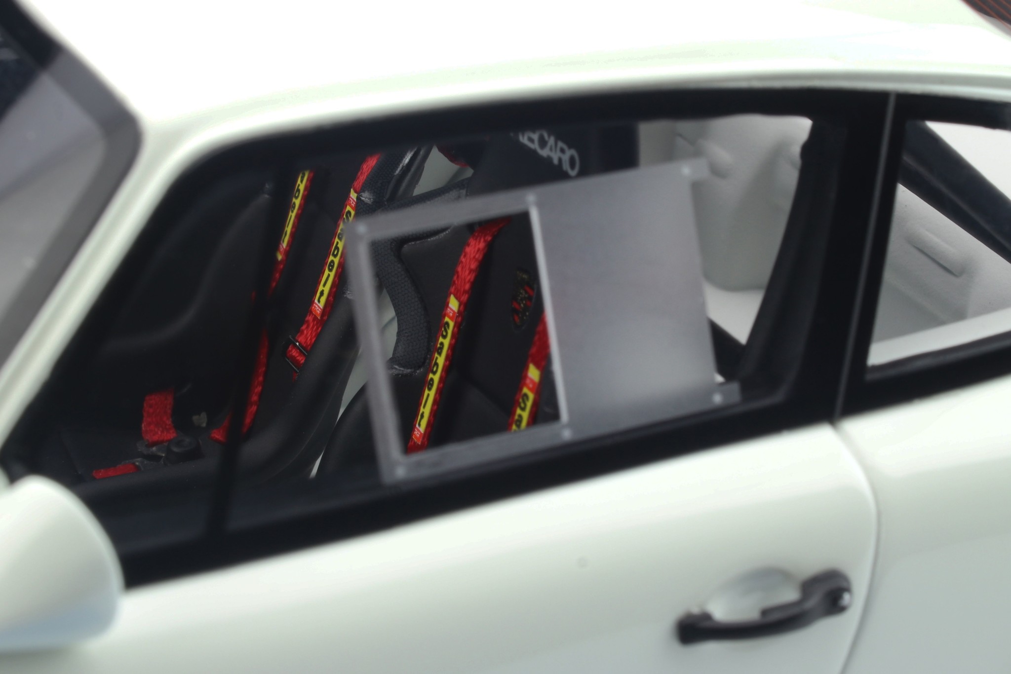 1:18 Porsche 911 (964) Carrera 4 Lightweight White GT Spirit