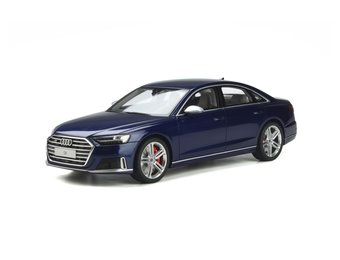 1:18 Audi S8