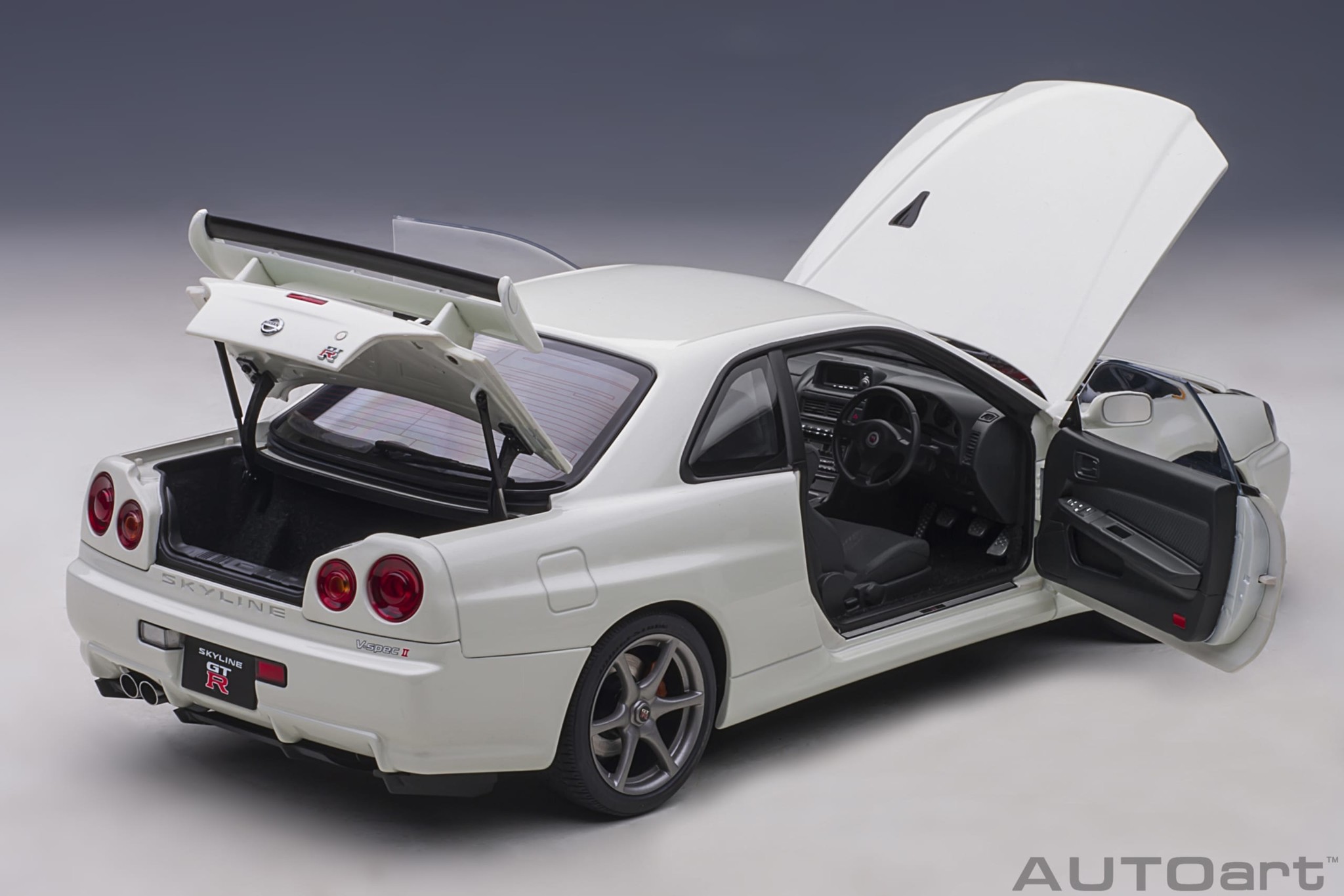 1:18 Nissan Skyline GT-R (R34) V-Spec II White Autoart