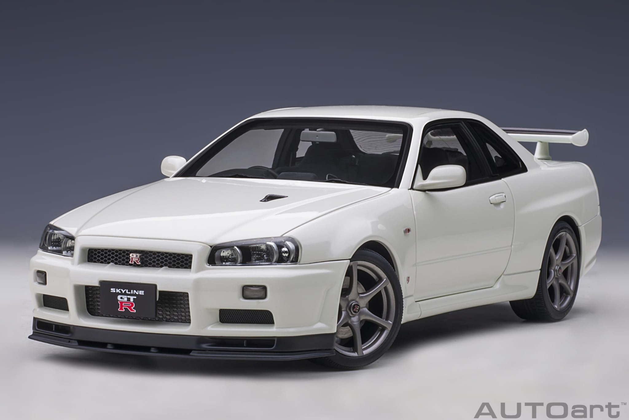 1:18 Nissan Skyline GT-R (R34) V-Spec II White Autoart