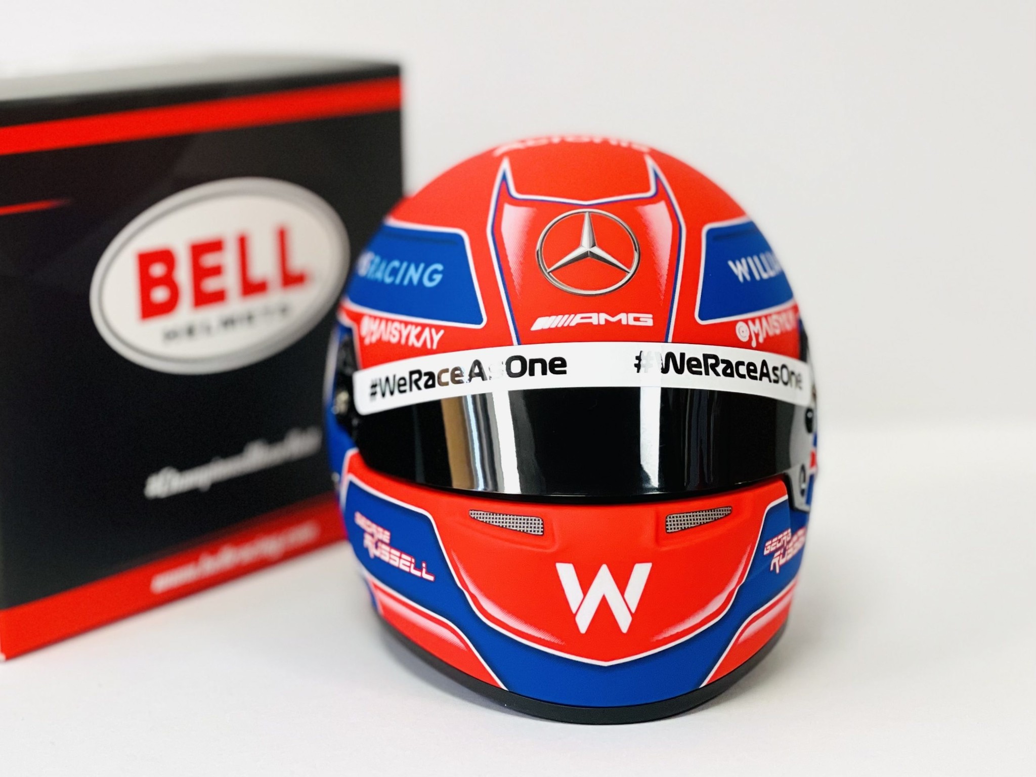 1:2 Helm George Russell 2021 Bell Helmets
