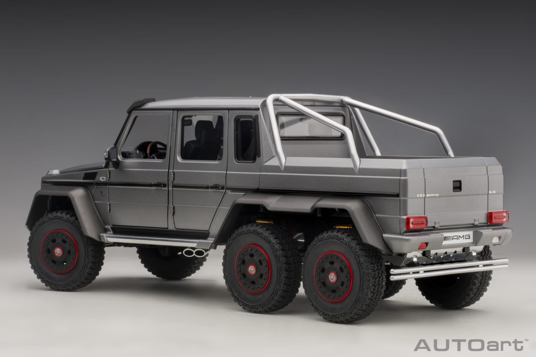 1:18 Mercedes-Benz G63 AMG 6x6 Designo Platinum Magno AutoArt