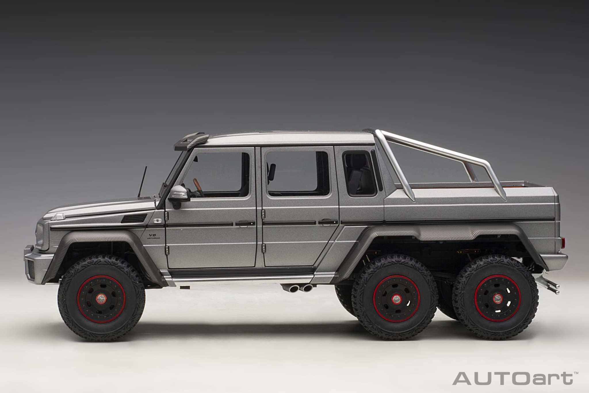 1:18 Mercedes-Benz G63 AMG 6x6 Designo Platinum Magno AutoArt