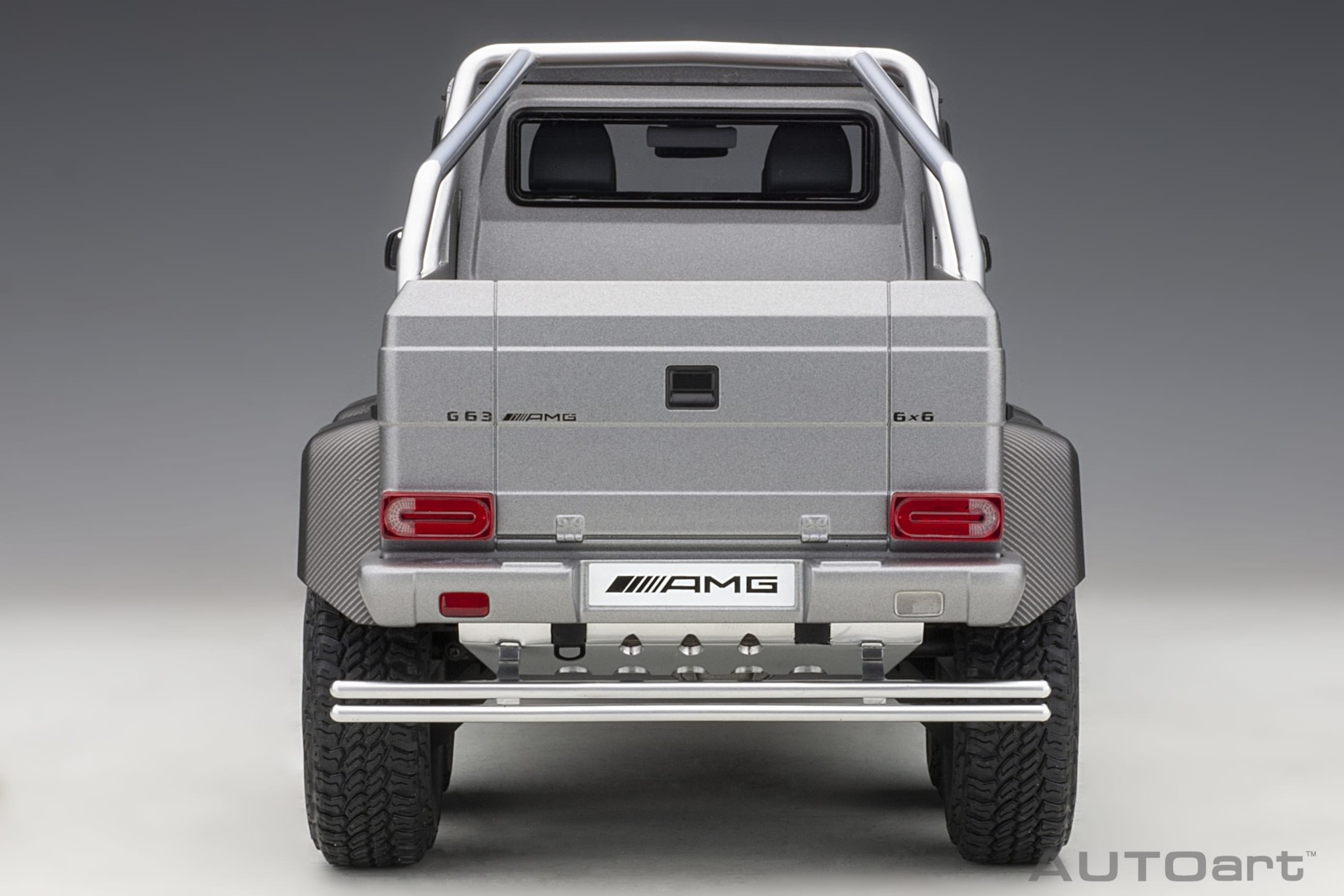 1:18 Mercedes-Benz G63 AMG 6x6 Designo Platinum Magno AutoArt