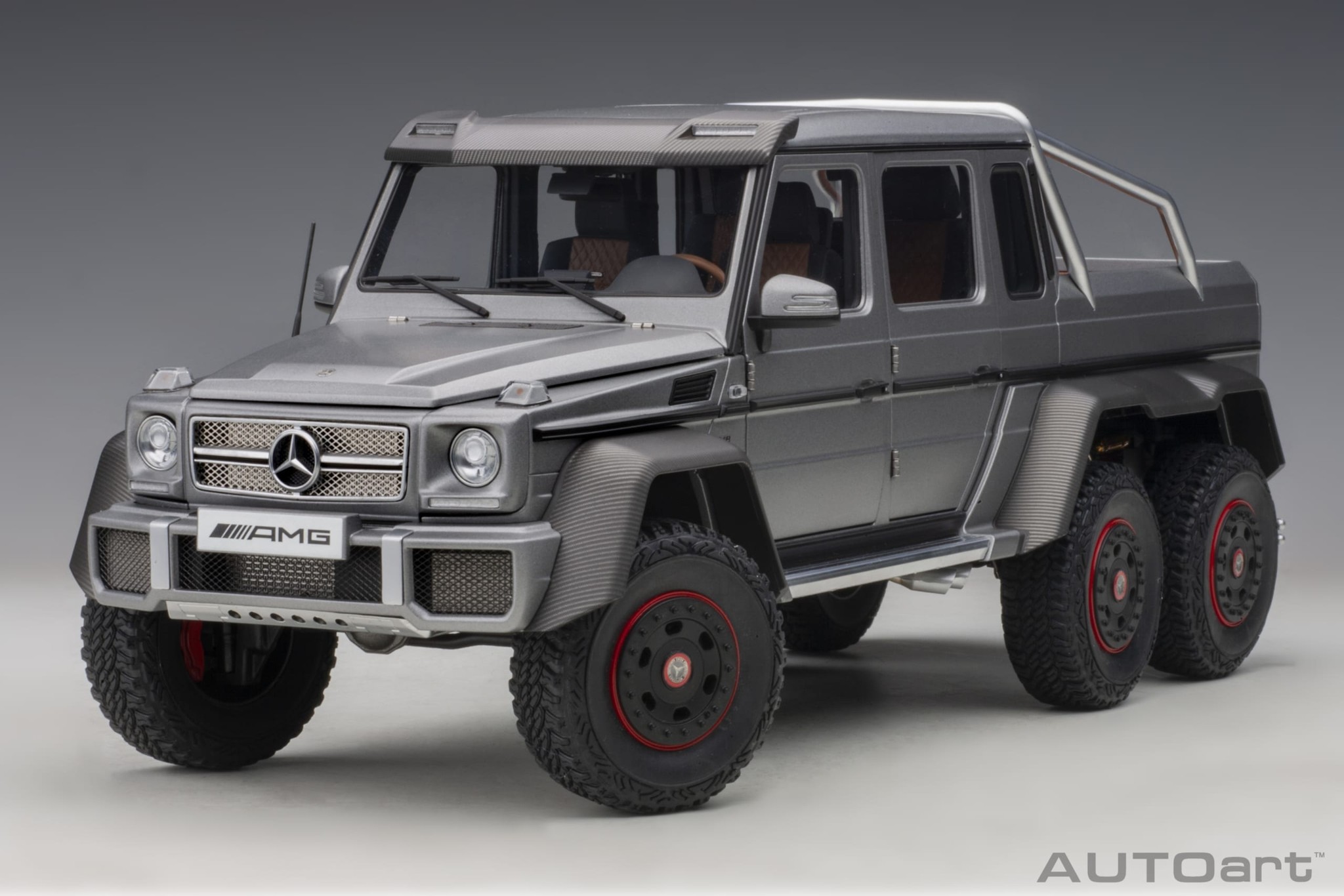 1:18 Mercedes-Benz G63 AMG 6x6 Designo Platinum Magno AutoArt