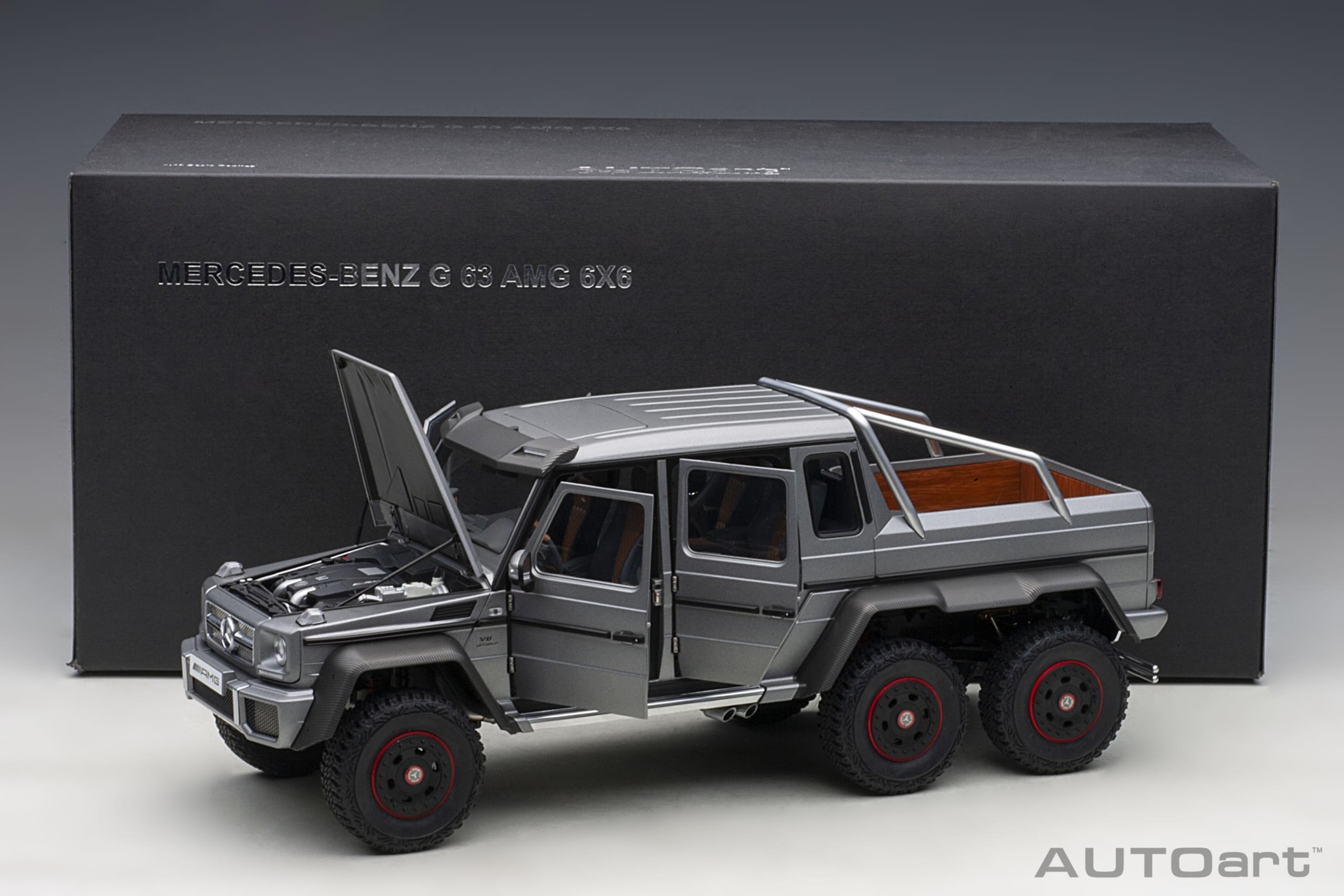 1:18 Mercedes-Benz G63 AMG 6x6 Designo Platinum Magno AutoArt