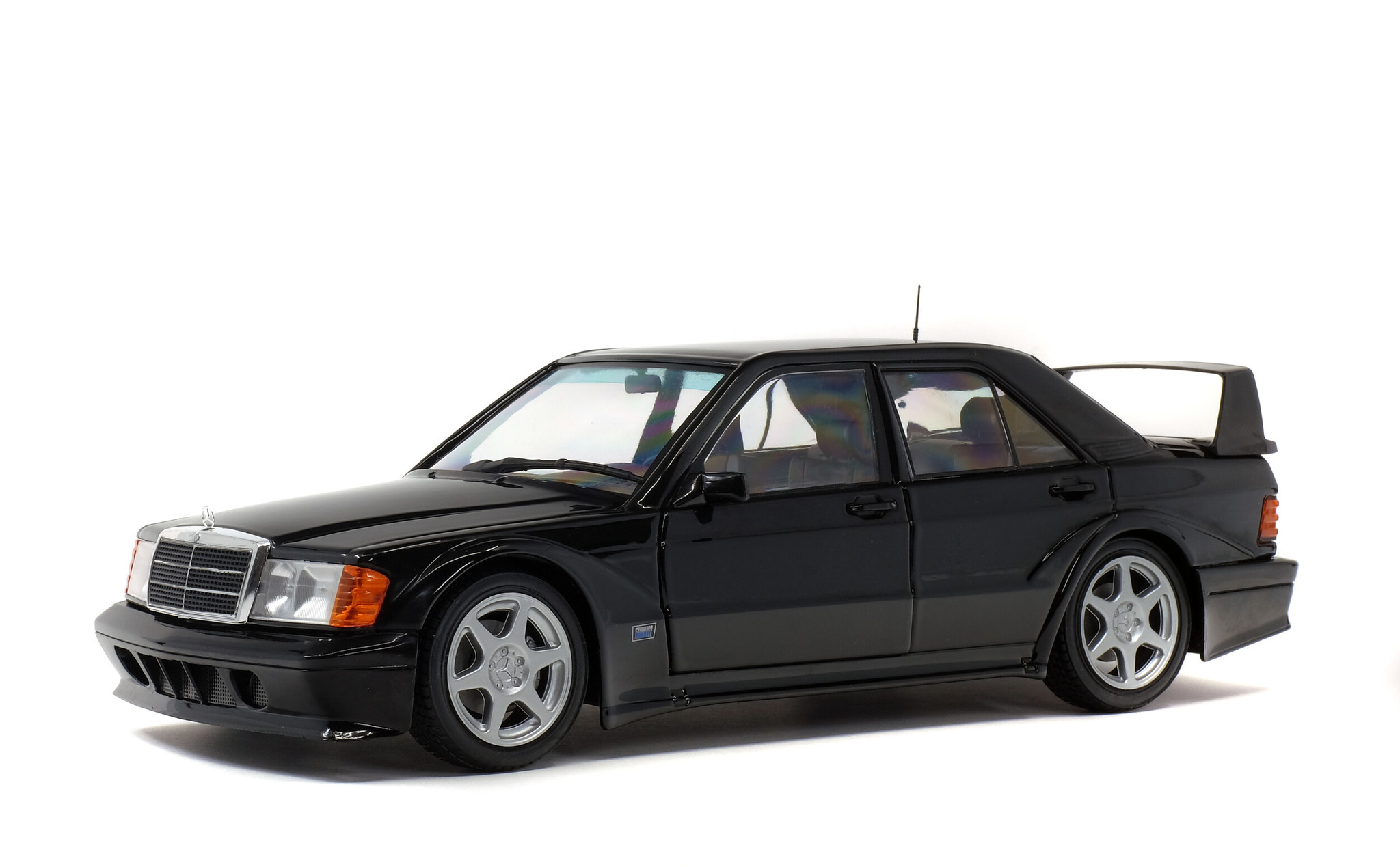 1:18 Mercedes-Benz 190E Evo2 Schwarz Solido