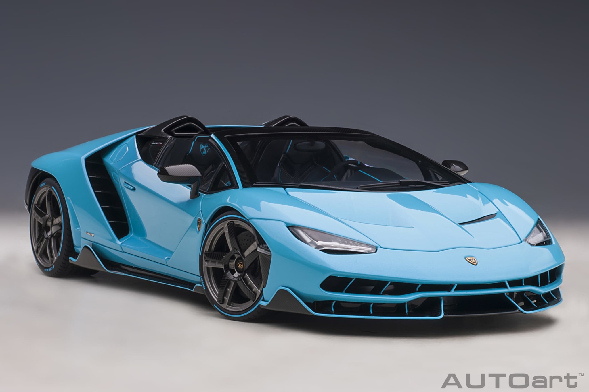 1:18 Lamborghini Centenario Roadster Blu Cepheus Autoart