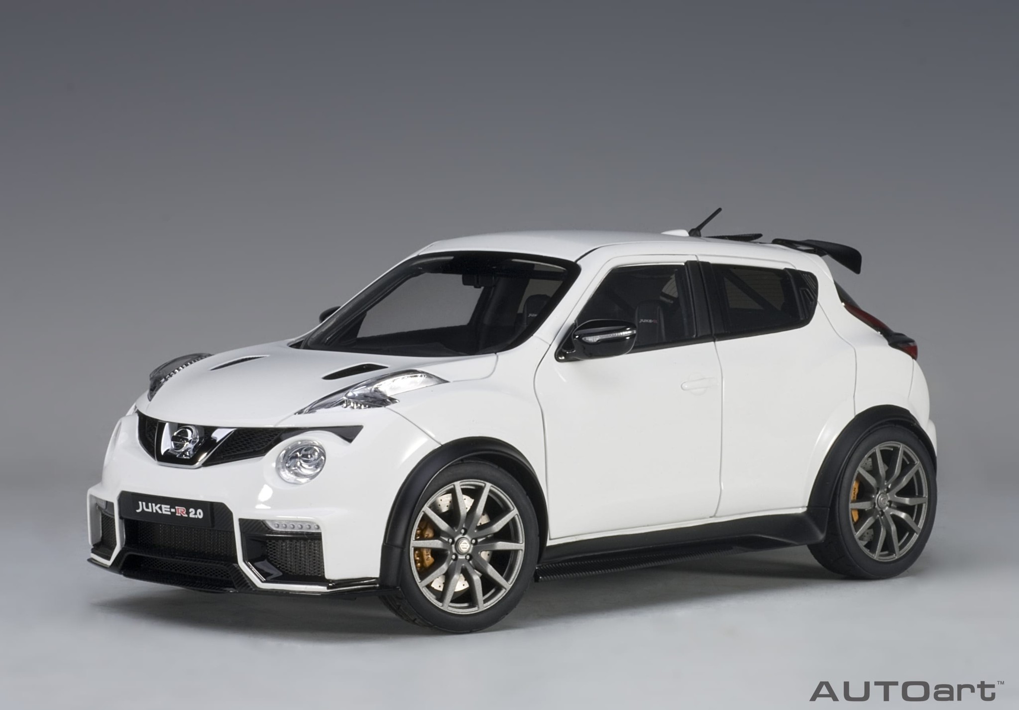 1:18 Nissan Juke R 2.0 2016 White Autoart
