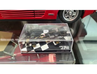 1:43 Lotus Walker