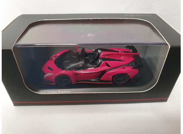 1:64 Lamborghini Veneno Roadster 'Magenta' Kyosho