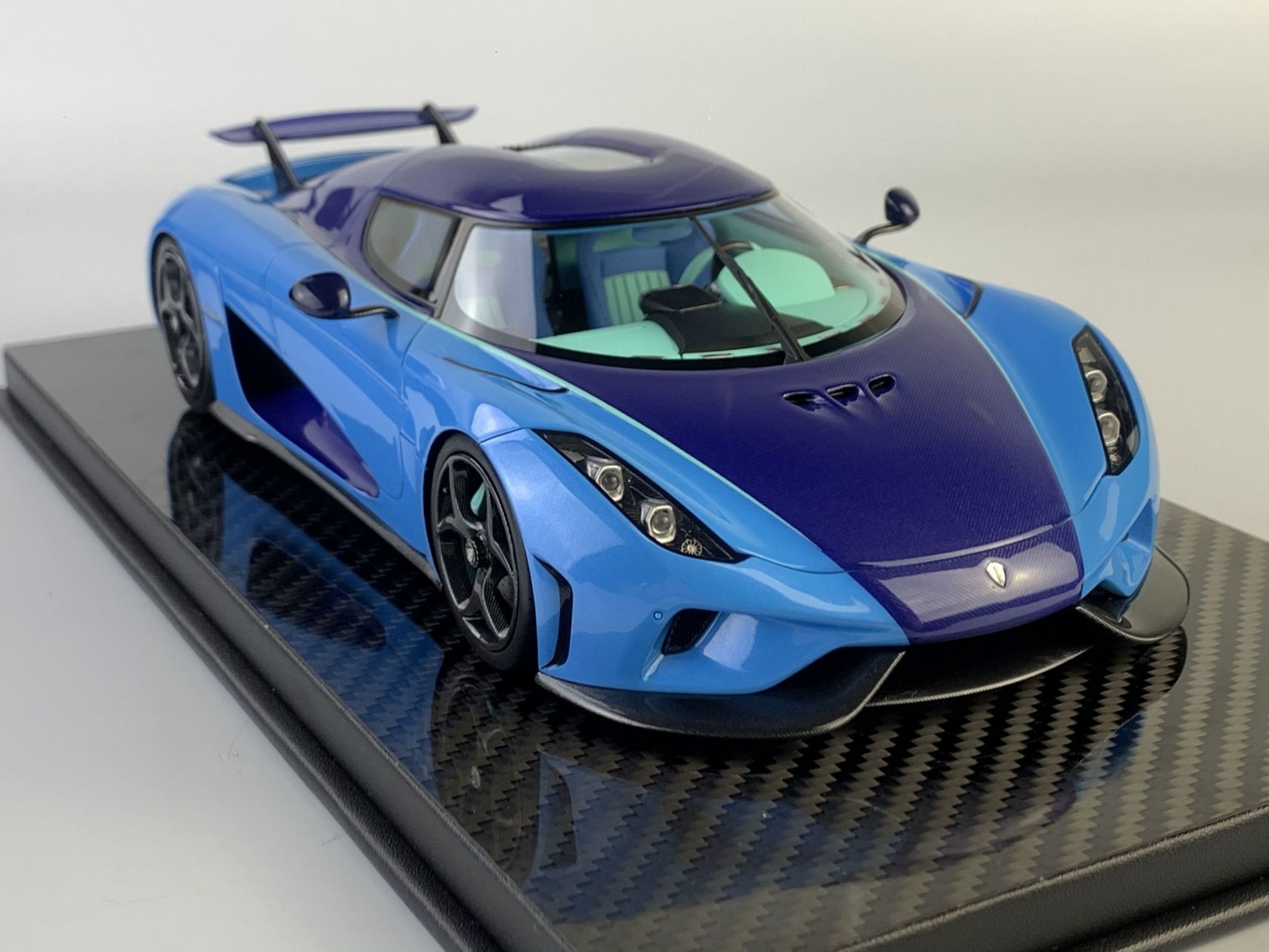 1:18 Koenigsegg Regera 'Blue Carbon & Blue' FrontiArt
