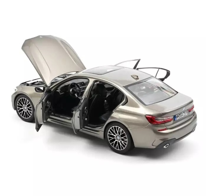 1:18 BMW 330i 2019 - Silber Norev