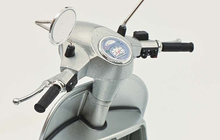 1:10 Vespa PX 125 + bagagedrager 70 jaar, zilver metallic Schuco