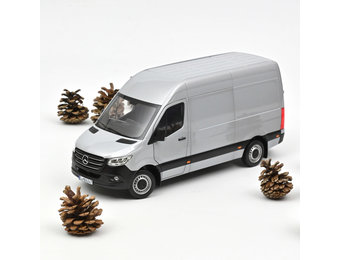 1:18 Mercedes Sprinter