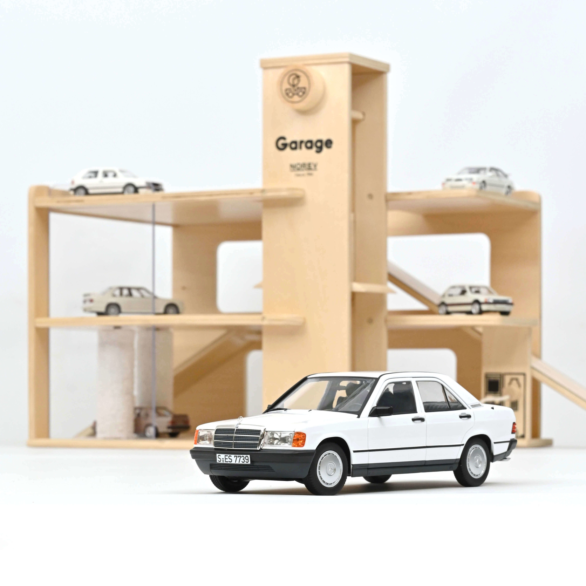 1:18 Mercedes-Benz 190E Weiß Norev