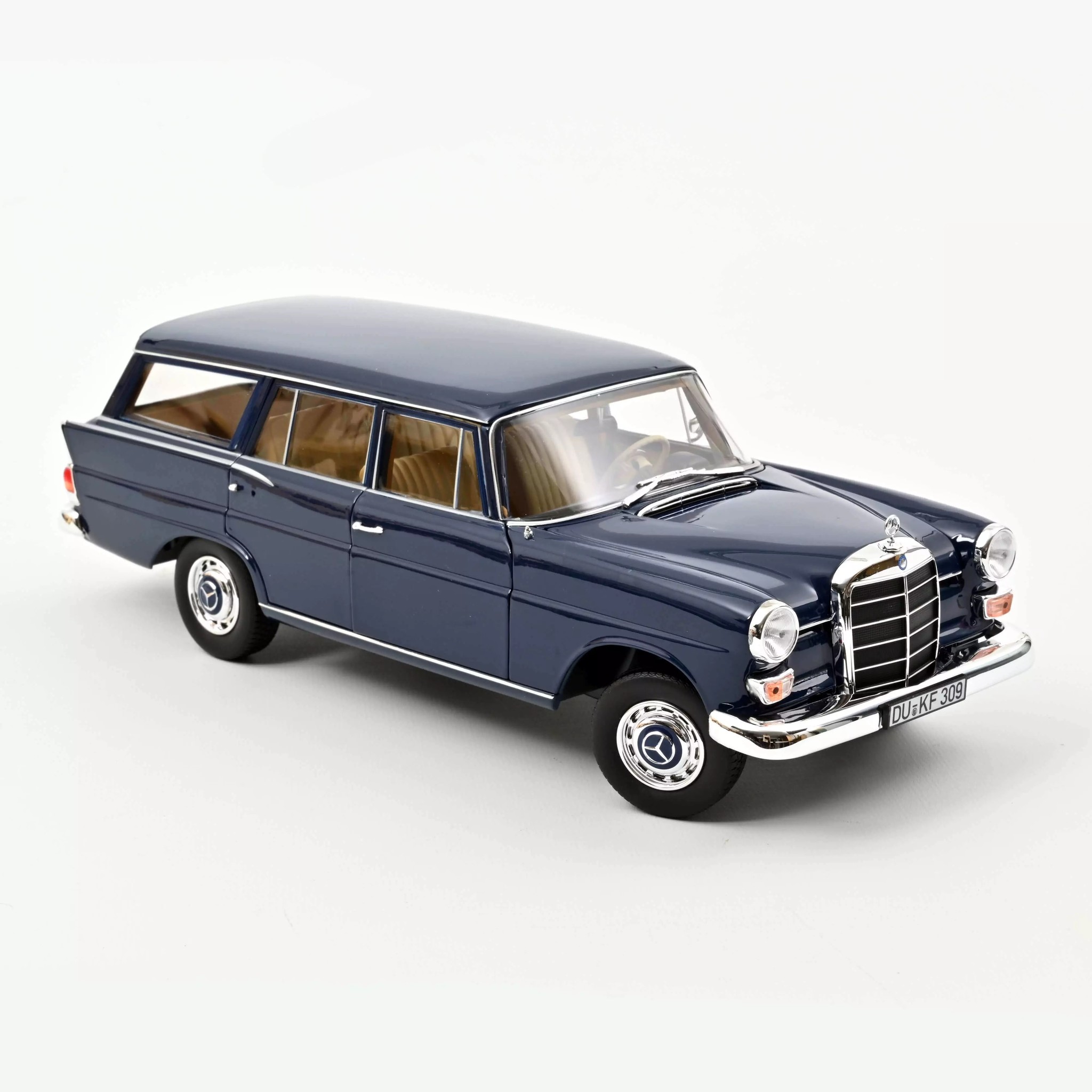 1:18 Mercedes-Benz 200 Universal 1966 Norev