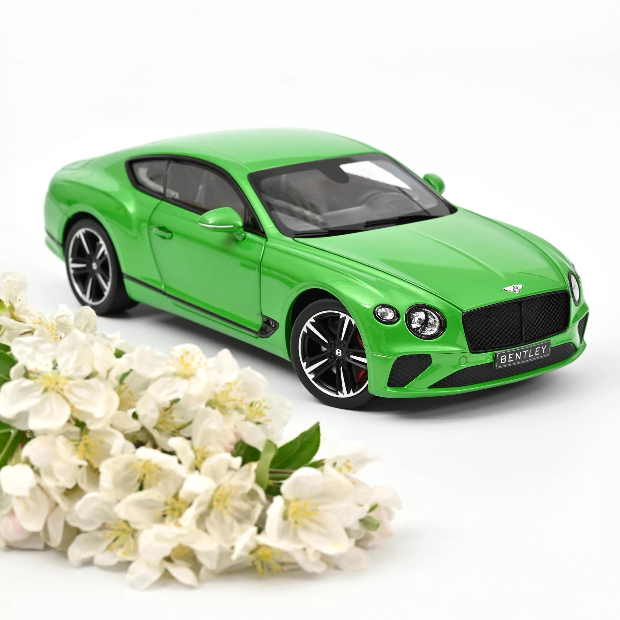 1:18 Bentley Continental GT 2018 - Apple Green Norev