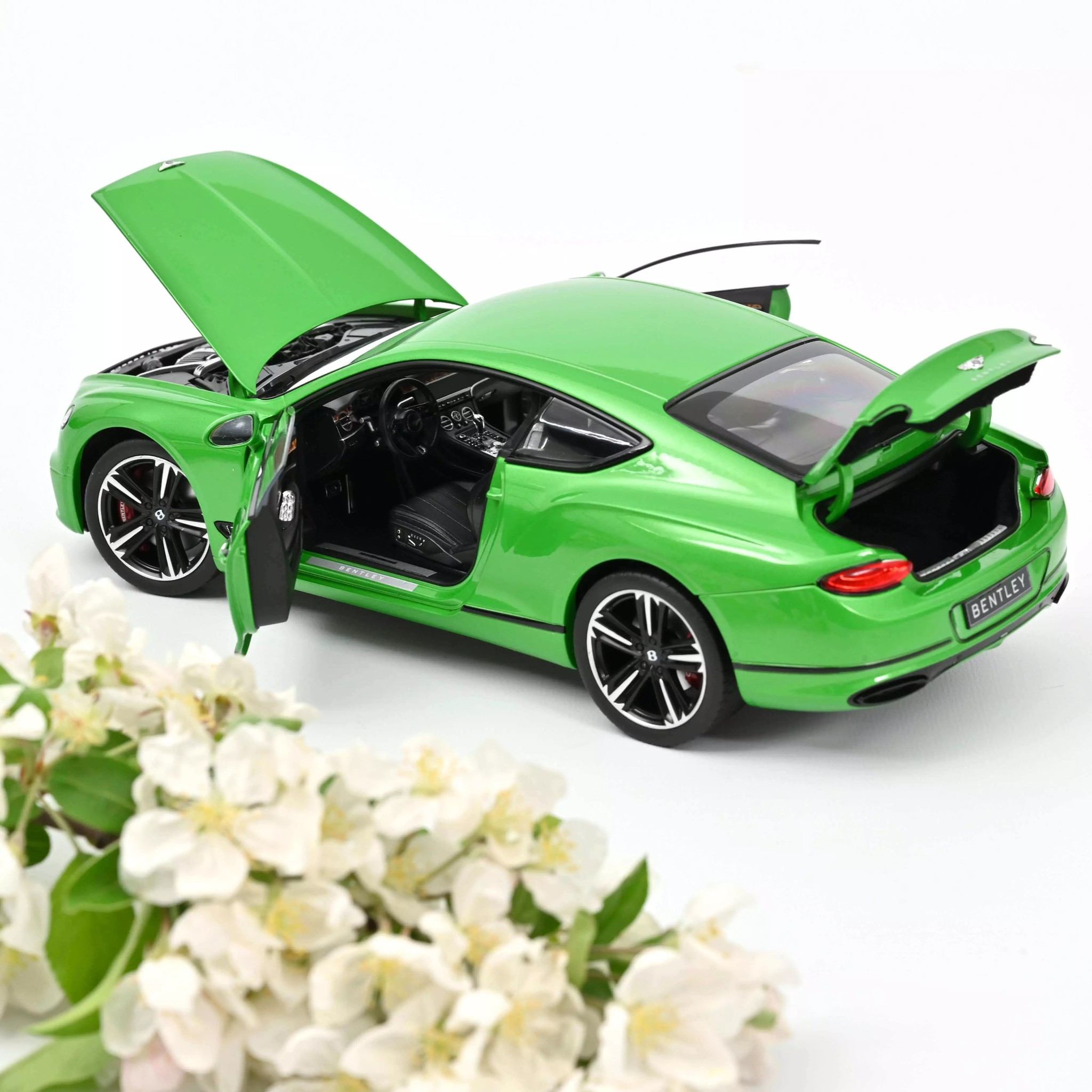 1:18 Bentley Continental GT 2018 - Apple Green Norev