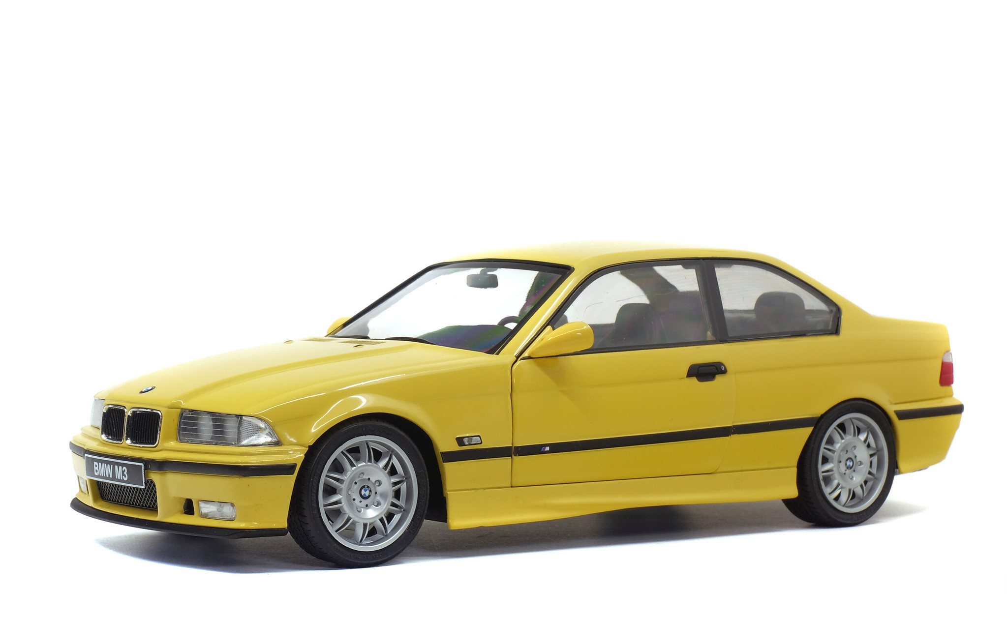 1:18 BMW M3 E36 Coupe Dakar Yellow Solido