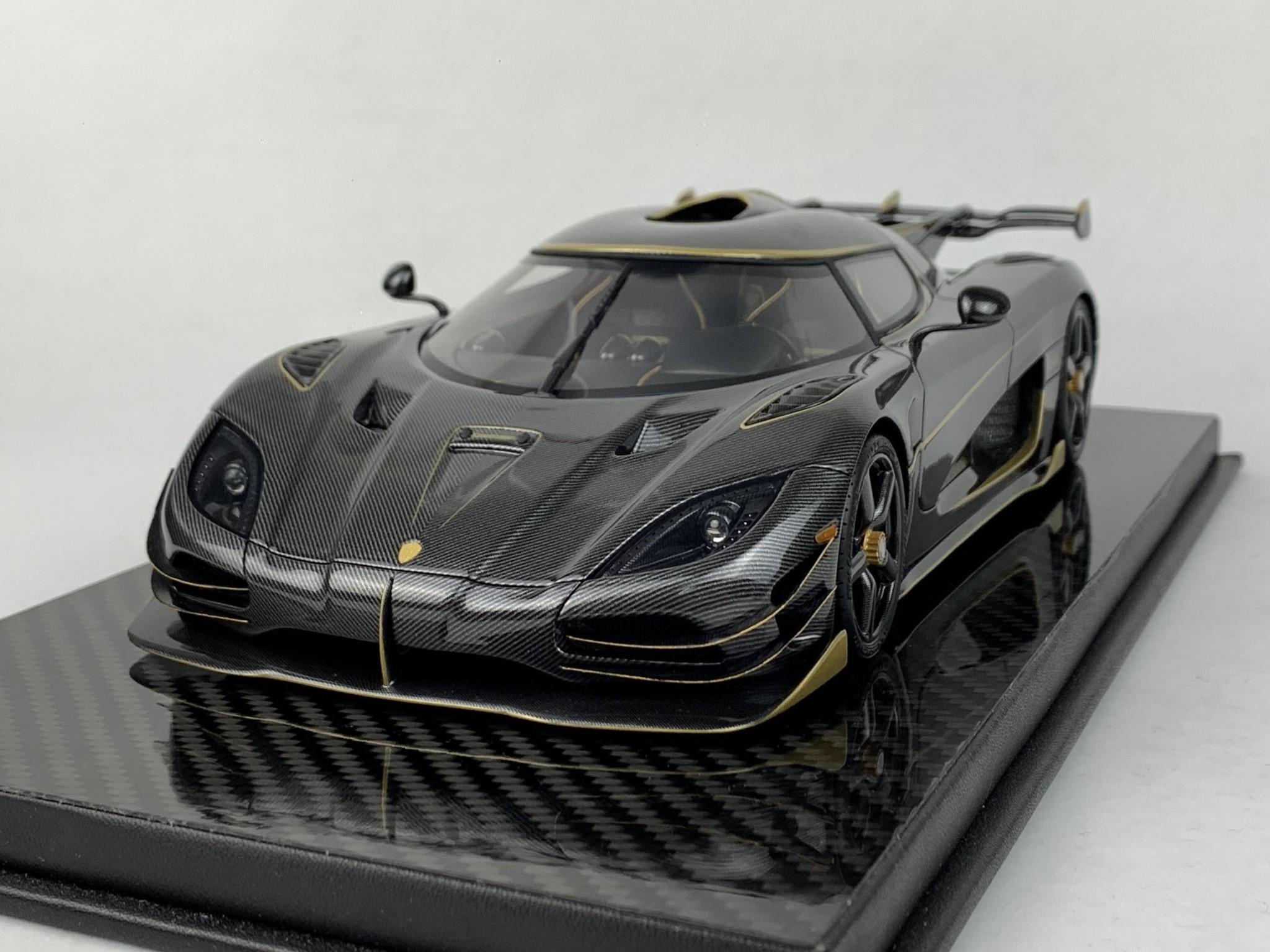1:18 Koenigsegg Agera RS Phoenix Carbon FrontiArt
